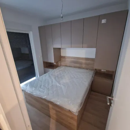 Ella Apartment *