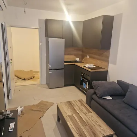 Ella Apartment Split